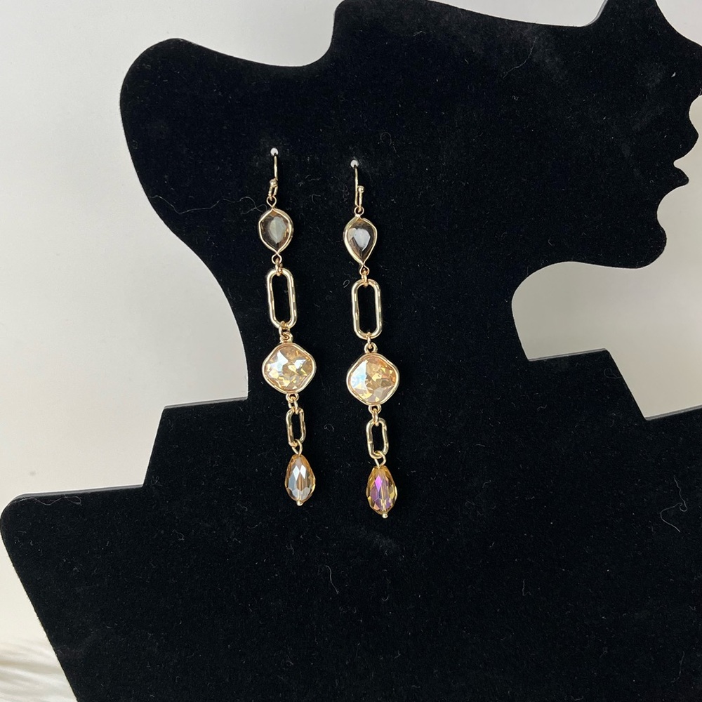 Style and Co Long earrings in plated gold with amethyst color stone.